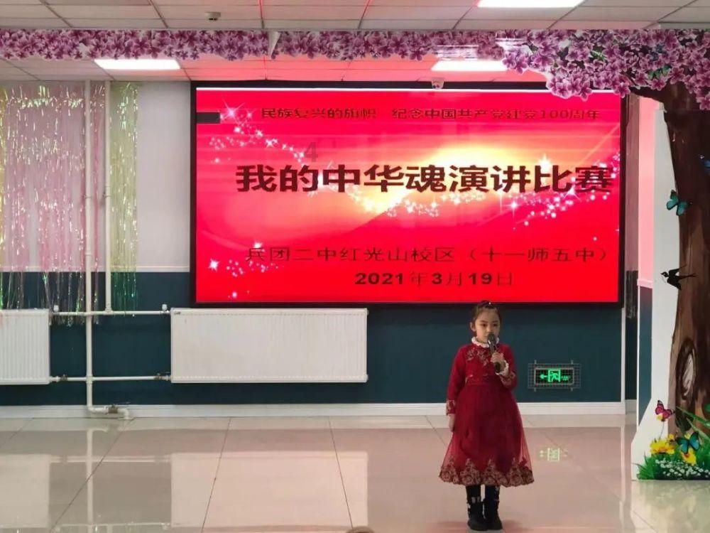 飞机上乘客突发疾病紧急寻医 排名第一的直博厦大医学生站了出来